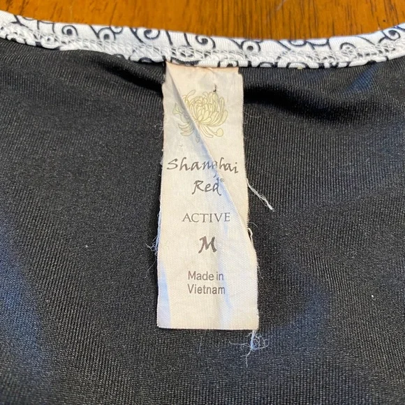 Shanghai red activewear tank. With built-in bra   Size medium. - Picture 8 of 12